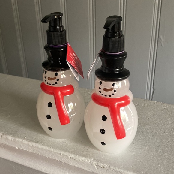 NWT Set of 2- Merry Berry Scented Holiday Snowman ⛄️ Hand Soap Dispensers 20.6oz - Picture 11 of 17